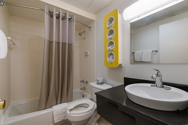 Bathroom 4, Motel 6 Frackville, PA, Schuylkill
