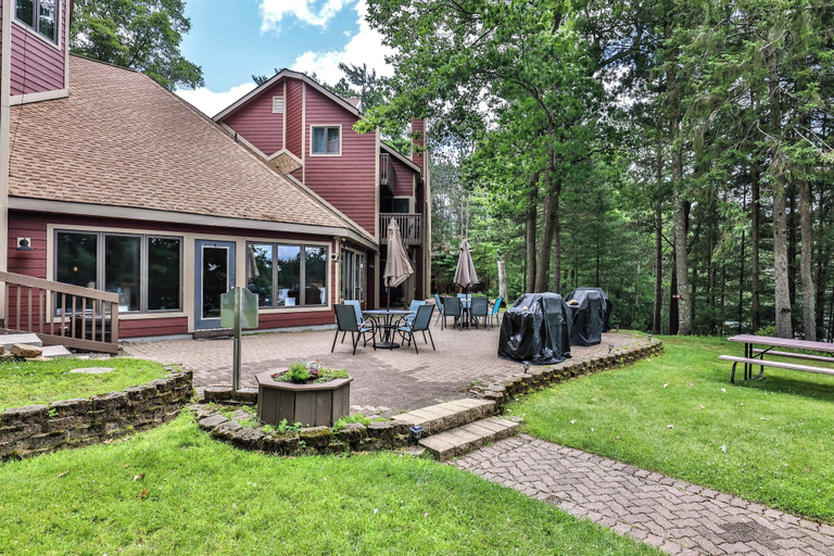 Outdoor dining 2, The Pointe Resort & Club 1 Bedroom Condo, Oneida