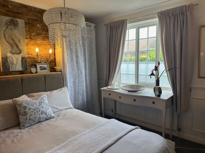 Bedroom 2, Flint Cottage, Hertfordshire
