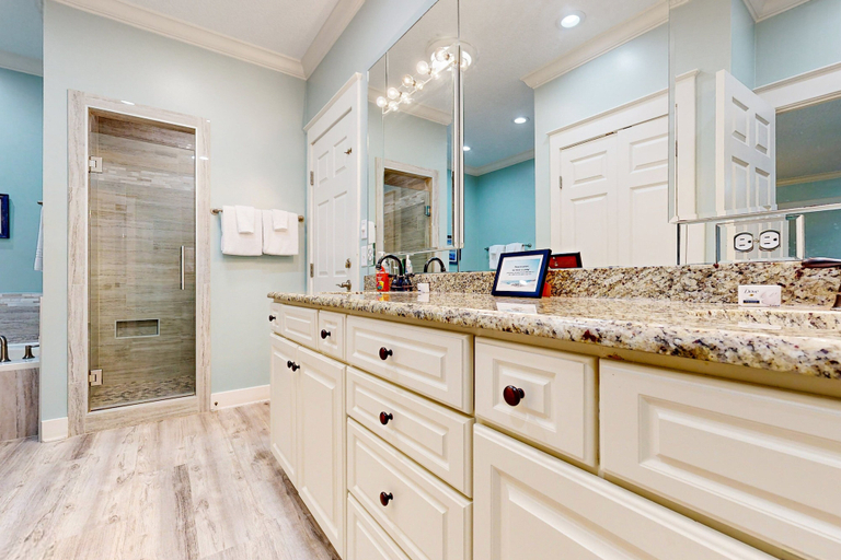 Bathroom 2, Spacious Home With Patio, Deck, Private Outdoor Pool, & Beach Access, Nassau