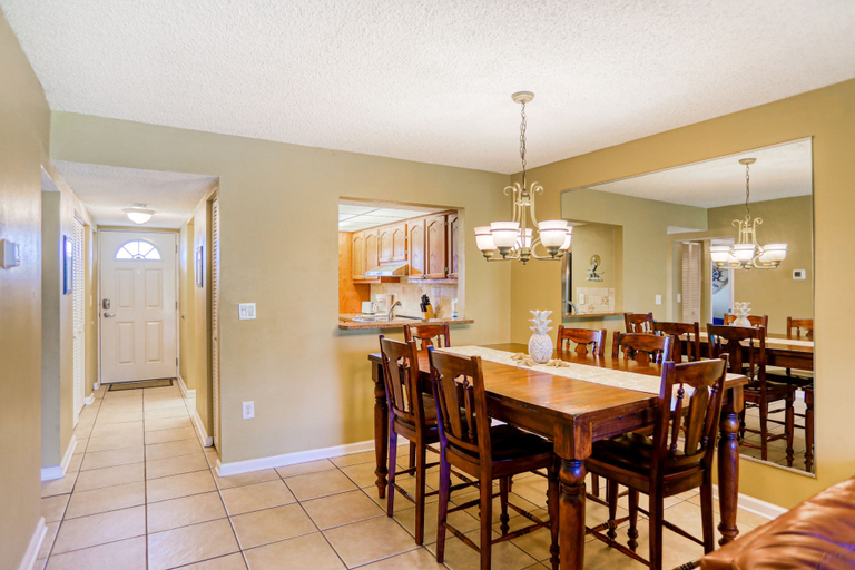 Room 4, Ocean View Condo in Beachfront Resort With Wifi, Central AC, 2 Pools, & Tennis, Saint Johns
