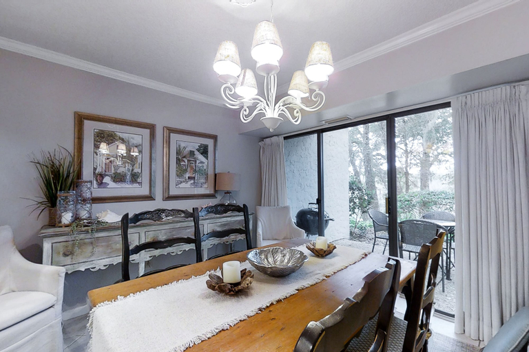 Room 2, Dog-friendly Oceanfront Getaway With Shared Pool & Central AC, Nassau