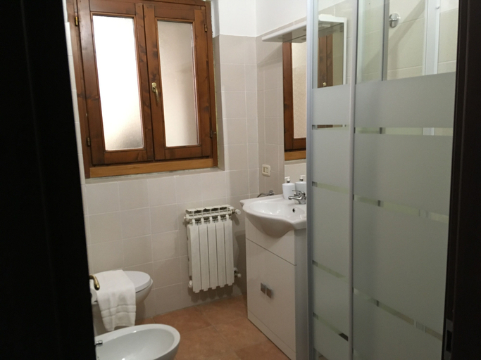 Bathroom 3, Poncinvs Residence, Bergamo
