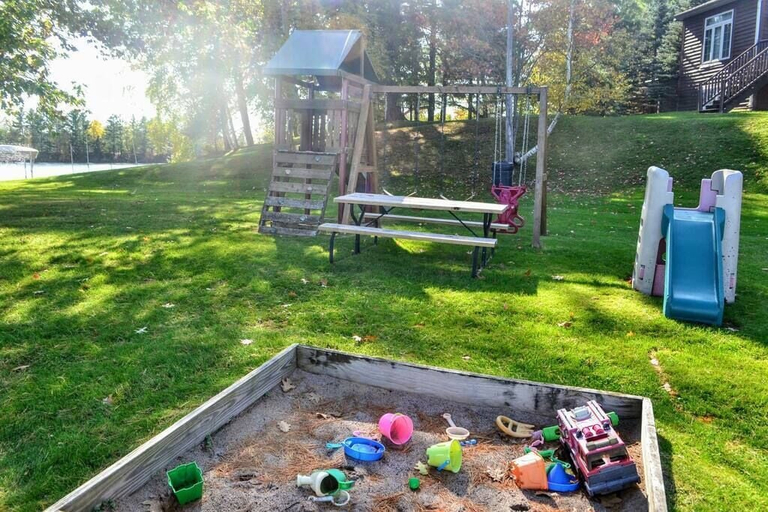 Children's area, Minocqua Shores Cabin #2, Oneida