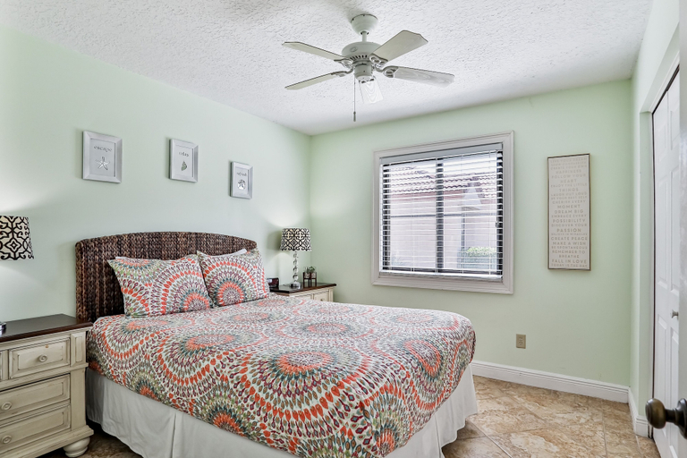 Room 5, Charming Home With Pool, Patio, Tennis, Central AC, & Washer/dryer, Saint Johns