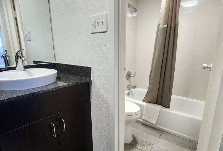 Bathroom 4, Motel 6 Columbus, GA - Downtown, Muscogee