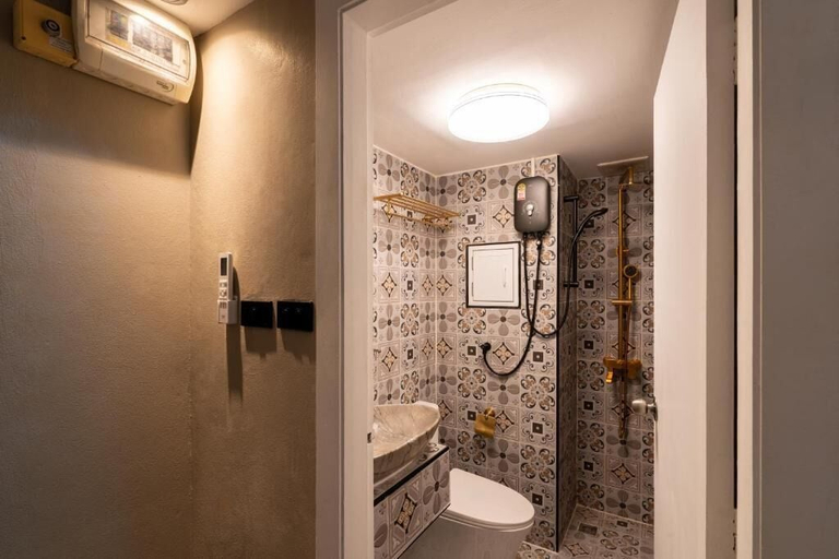 Bathroom 2, RQ Timeless Phuket Old Town, Pulau Phuket