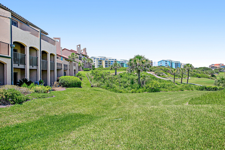 Exterior 4, Dog-friendly Oceanfront Townhouse With Covered Balcony, Views, Pool & AC, Nassau