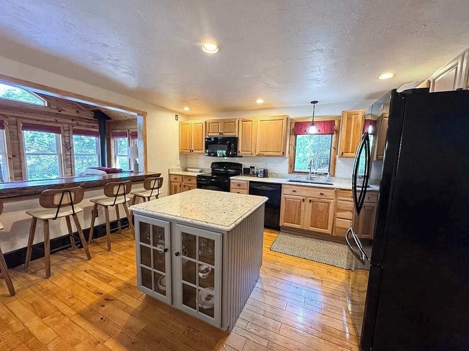 Private kitchen 4, Hilltop - Bouchard Shores Resort, Oneida