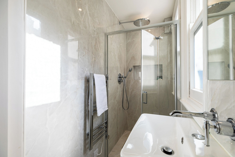 Bathroom 5, Mayfair Guesthouse, London