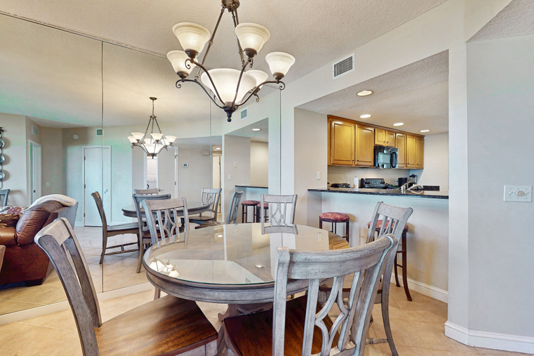 Room 3, Oceanfront Condo With Panoramic Views, Shared Pool, and Private Washer & Dryer, Nassau