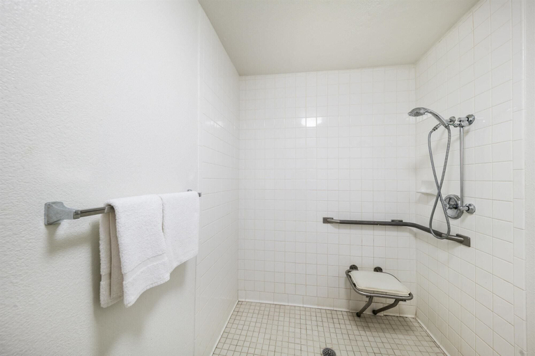 Bathroom 5, Motel 6 Greenville, TX, Hunt