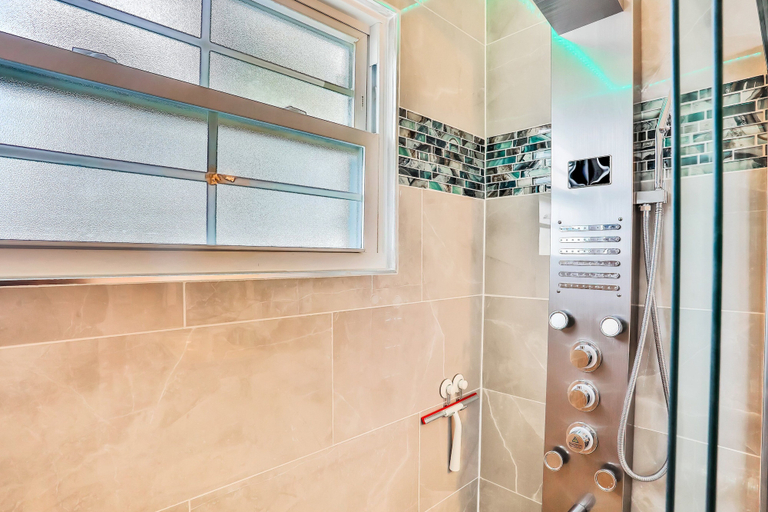 Bathroom 4, Sunny Upper Level 1 Block From 2 Beaches W/private Pool, High-speed Wi-fi, Saint Johns