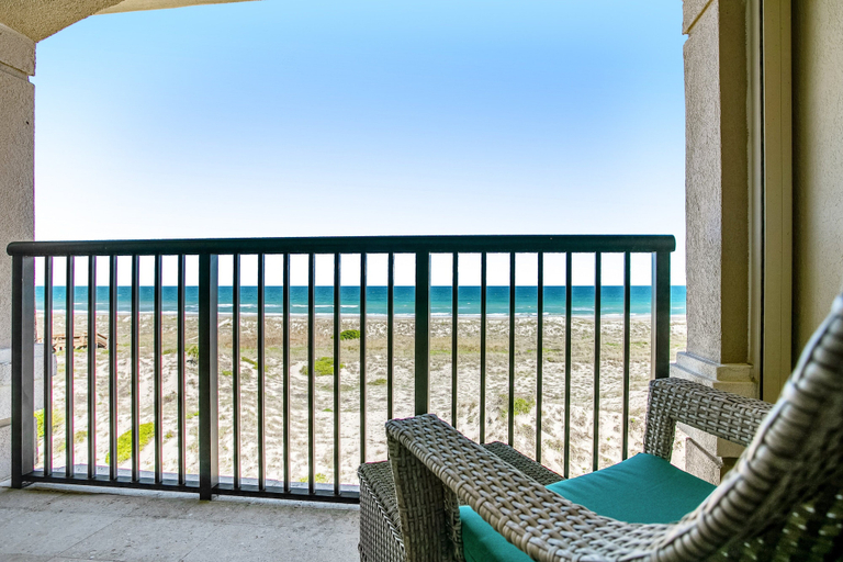 Primary image, Tranquil Coastal Home With Ocean Views, Beach Access, Balcony & Shared Pool, Nassau