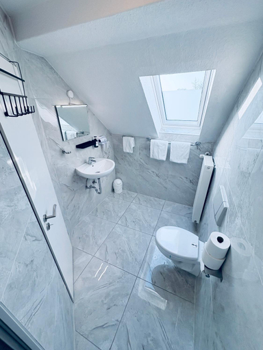 Bathroom 4, Hotel Royal, Lippe