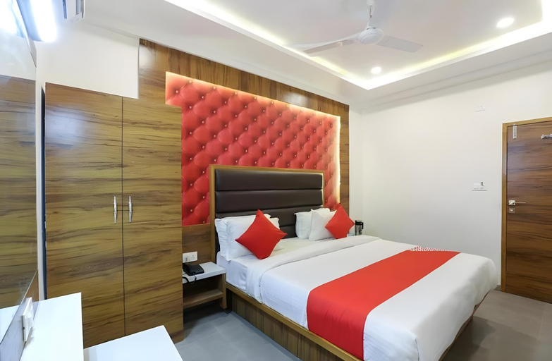 Bedroom 2, HOTEL AAGMAN BECHARAJI, Ahmadabad