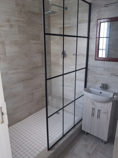 Bathroom 2, Hotel Redcliff, Kwekwe