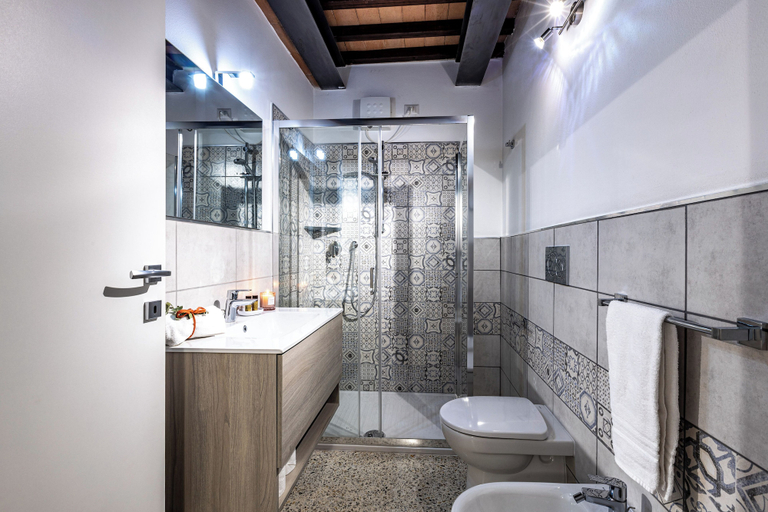 Bathroom 3, La Ripadoro, Pisa