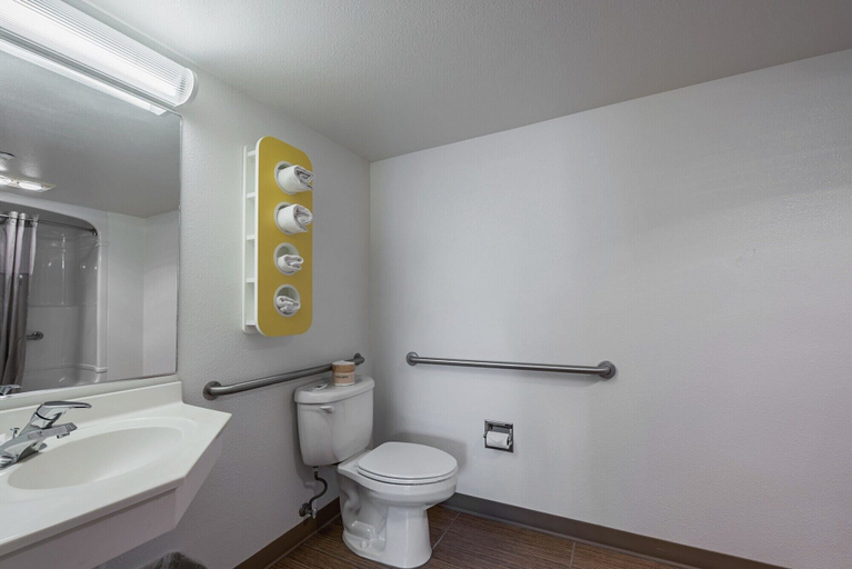 Bathroom 3, Motel 6 Fallon, NV, Churchill