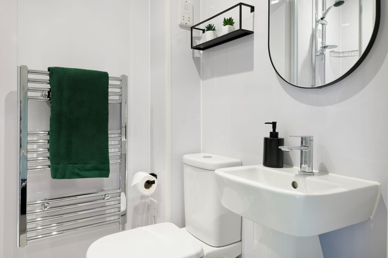 Bathroom 2, For Students Only Ensuites in Huddersfield, Kirklees