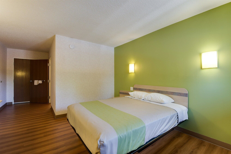 Bedroom 3, Motel 6 Statesville, NC, Iredell