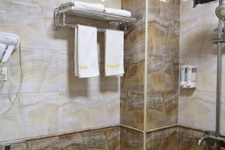 Bathroom, Jinquan Business Hotel, Honghe Hani and Yi