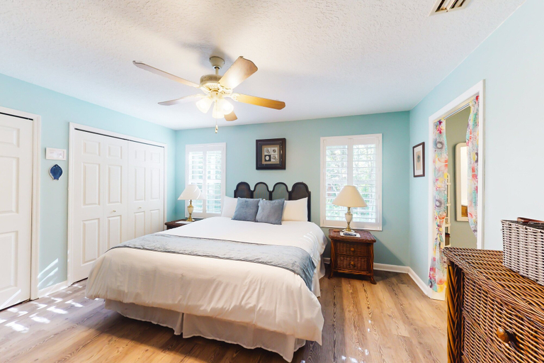 Room 5, Serene Home With Enclosed Yard, Grill, Games, & Central AC - Dog-friendly, Saint Johns