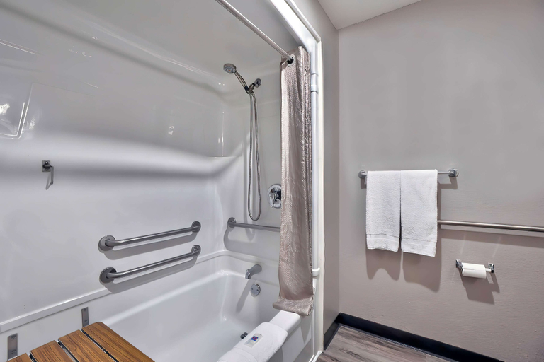 Bathroom 4, Motel 6 Benbrook, TX - Fort Worth, Tarrant