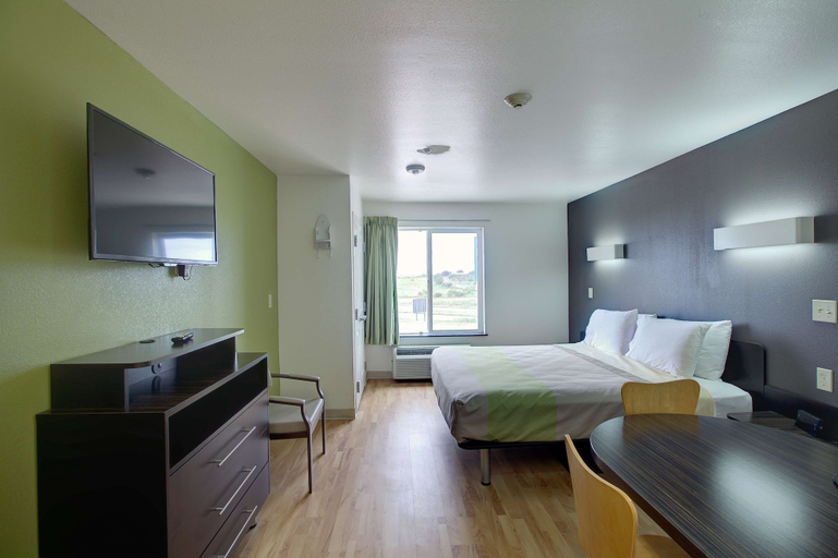 Bedroom 3, Studio 6 Sweetwater, TX, Nolan