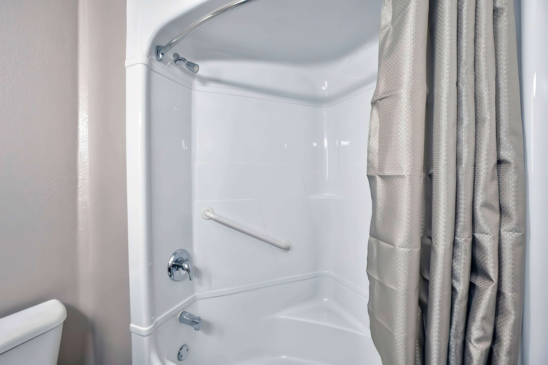 Bathroom 4, Motel 6 Benbrook, TX - Fort Worth, Tarrant