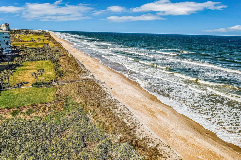 Beach 5, Dog-friendly Lakefront Condo With Pools, hot Tub, Gym, Game Room & Beach Access, Flagler