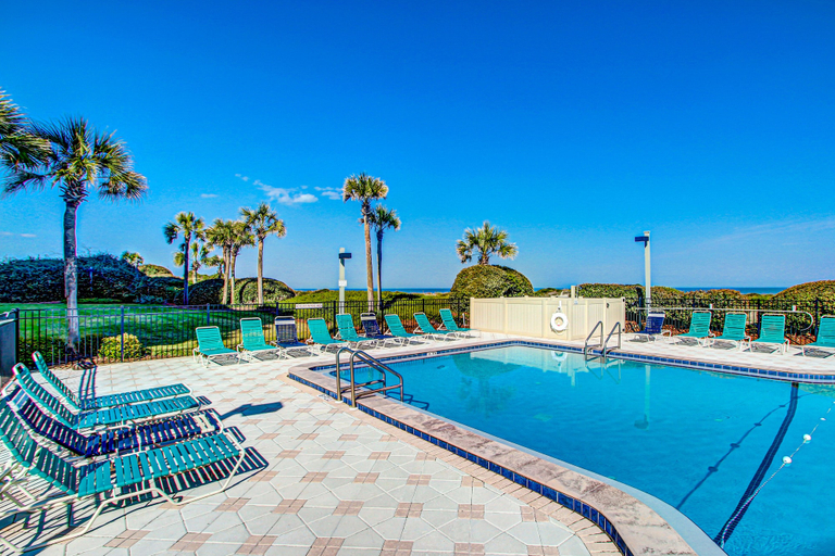 Pool 2, Oceanfront Condo With Pool & Tennis - Balcony, AC, Wifi & Washer/dryer, Nassau