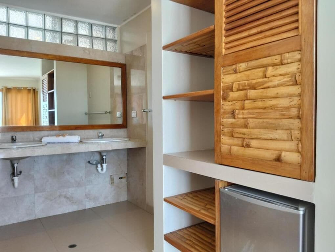 Bathroom 3, Punta del Mar, Talara