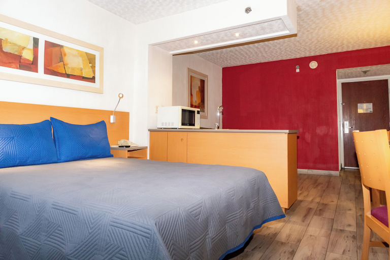 Room 2, Galerías Express, Tepatitlán de Morelos
