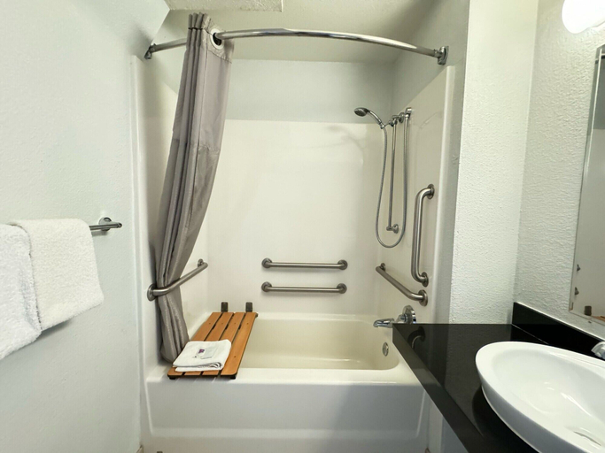 Bathroom 5, Motel 6 Casper, Natrona