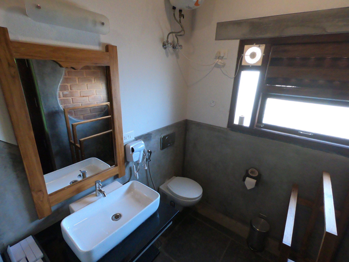 Bathroom 2, Villa Ecotiva, Viluppuram