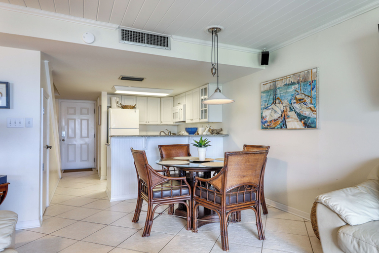 Room 4, Ocean View Condo w/ Direct Beach Access & Shared Swimming Pool/tennis, Saint Johns