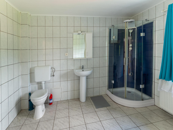 Bathroom, Family Villa Near Lake, Liège