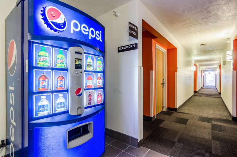 Food & Drinks 5, Motel 6 Kearney, NE, Buffalo