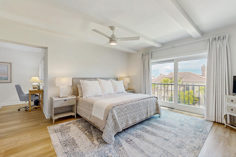Room 5, Newly Renovated Spacious Villa w/ Ocean Views, Pool & Beach Access, Nassau
