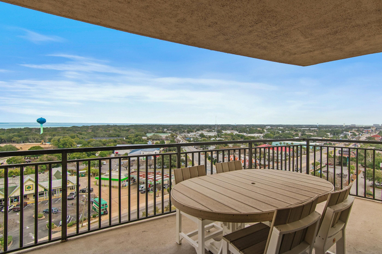 Outdoor dining 4, Emerald Grande E810, Okaloosa