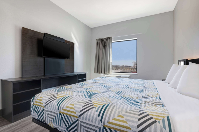 Bedroom 3, Motel 6 Dallas, TX - Methodist Charlton Medical Ctr., Dallas