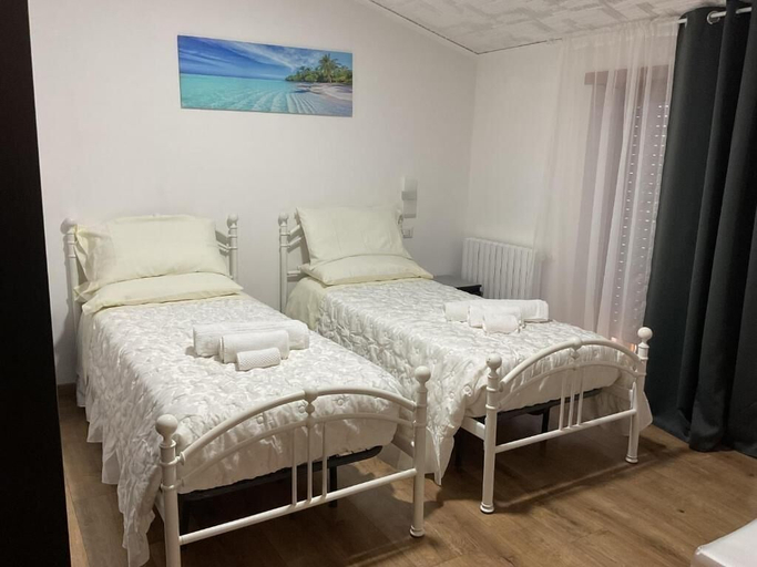 Room 4, B&B AIRPORTANDGO, Rome