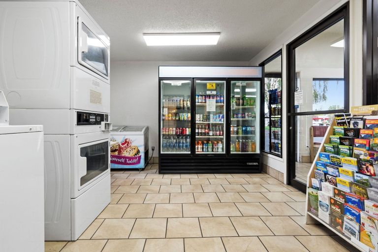 Food & Drinks 5, Motel 6 Clarkston, WA, Asotin