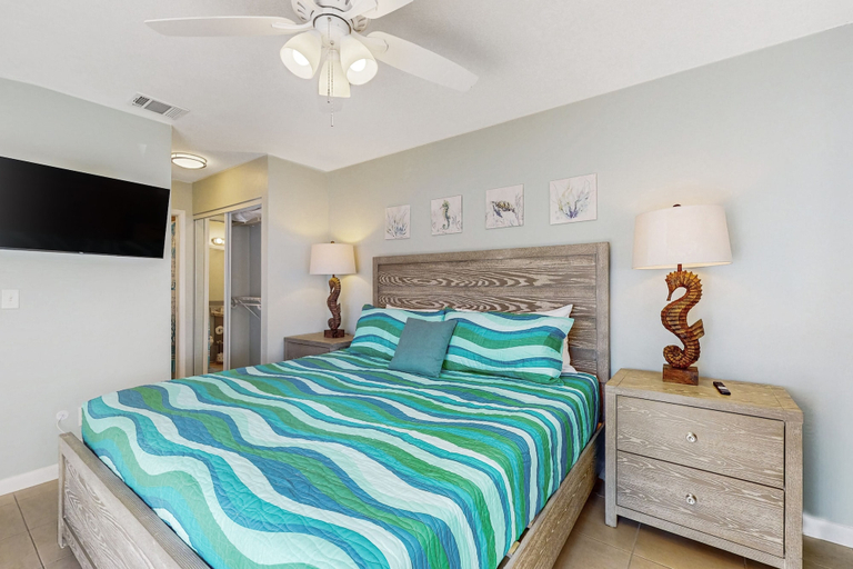 Room 3, Water-view Dog-friendly Home With Outdoor Space & Entertainment Options, Flagler