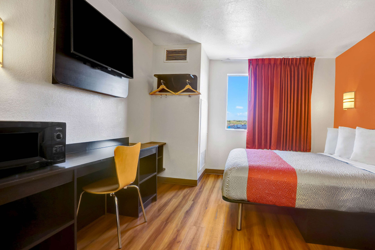 Bedroom 3, Motel 6 Benson, AZ, Cochise