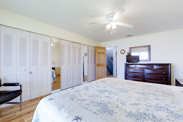 Room 2, Fabulous Oceanfront Find in Flagler Beach W/shared Pool, Wifi, Central AC, W/D, Flagler