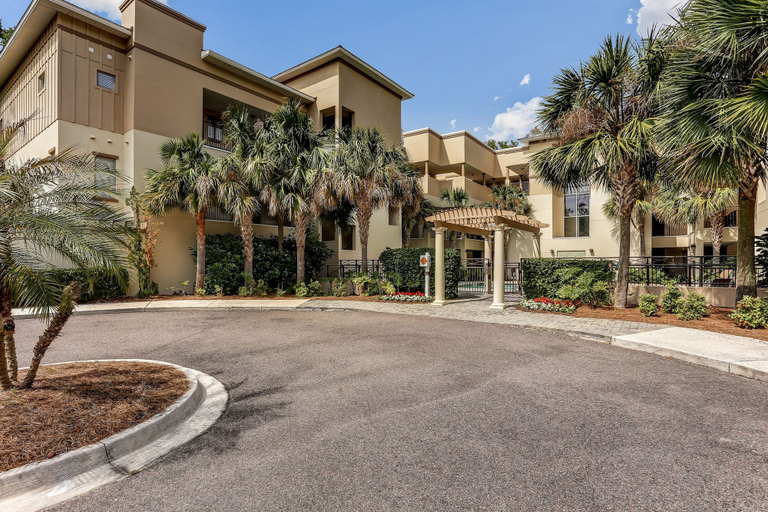 Exterior detail 2, Home Near Beach With Free Wifi, Shared Pool, Central AC, Private W/D, Nassau