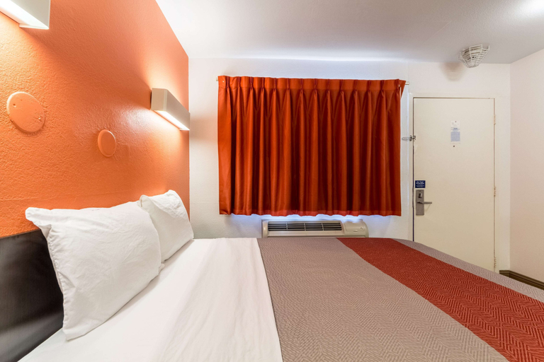 Bedroom 3, Motel 6 Garland, TX - Dallas, Dallas