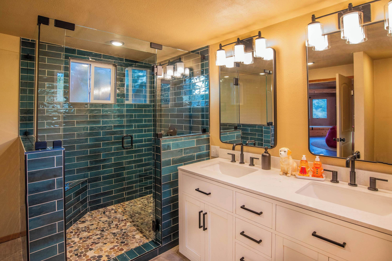 Bathroom 2, Sacred River Retreat For 12ppl, Kerr